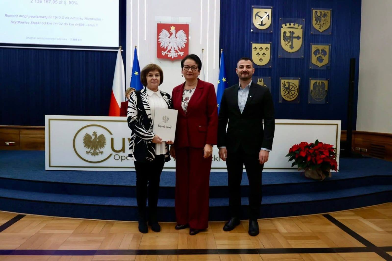 Powiat opolski z kluczowym wsparciem na drogi. Starosta Henryk Lakwa: „To inwestycje, które zmieniają codzienność mieszkańców”