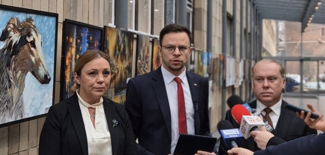 Komarzyński i złote cielątko. O miłości, która nie rdzewieje