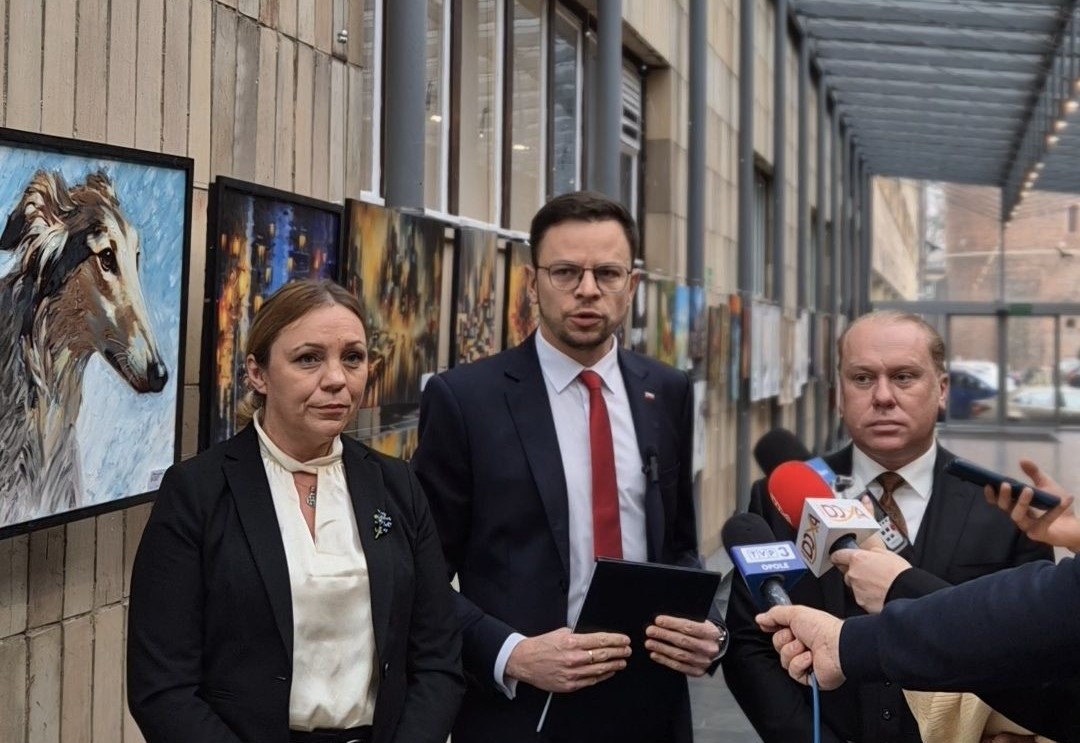 Komarzyński i złote cielątko. O miłości, która nie rdzewieje