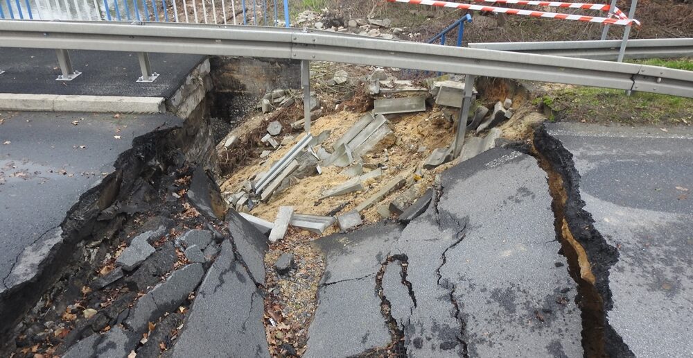 Miliony na odbudowę po powodzi. Samorządy Opolszczyzny podpisują kolejne umowy Miliony na odbudowę po powodzi. Samorządy Opolszczyzny podpisują kolejne umowy