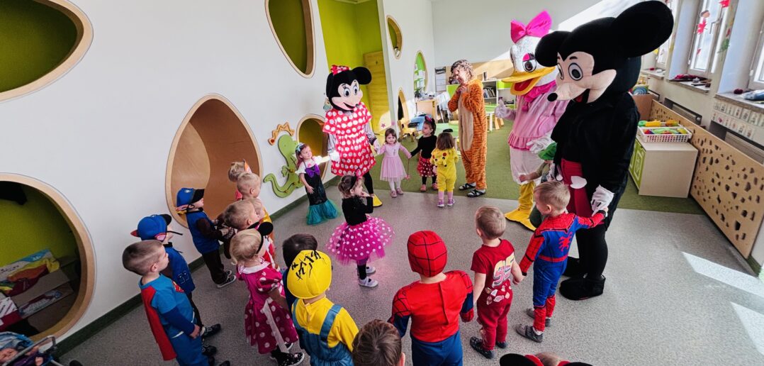Postacie z bajek opanowały Przedszkole w Chróścicach
