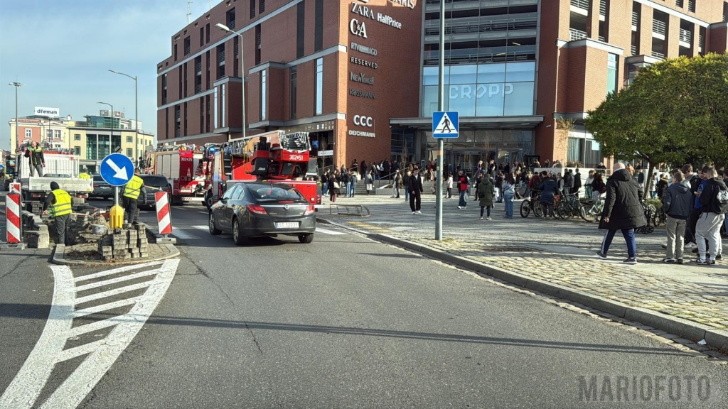 Pożar rozdzielni elektrycznej w Solarisie, ewakuowano 600 osób