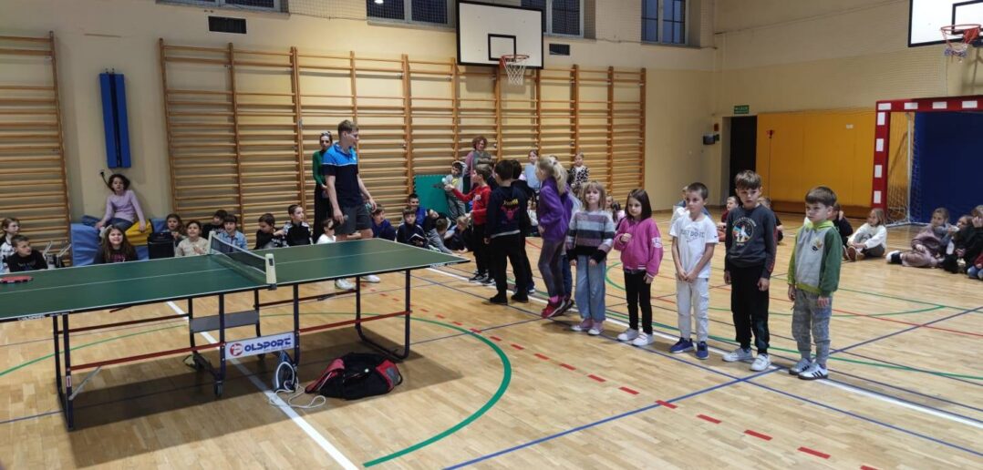Uczniowie z Opola i Popielowa spotkali się z mistrzami tenisa stołowego