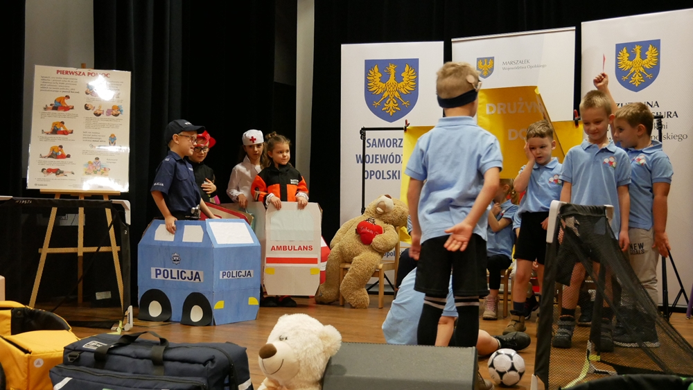 Przedszkolaki na posterunku. Strzelce Opolskie uczą najmłodszych jak być bohaterami