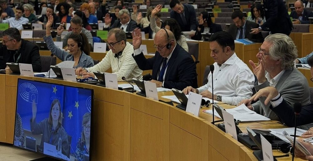 Algorytmy pod nadzorem człowieka. Parlament Europejski przyjmuje raport Andrzeja Buły o pracy przyszłości Algorytmy pod nadzorem człowieka. Parlament Europejski przyjmuje raport Andrzeja Buły o pracy przyszłości