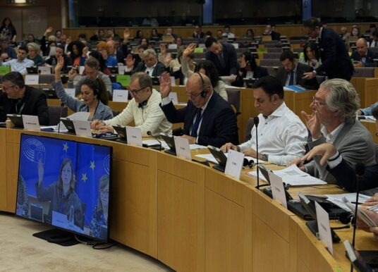 Algorytmy pod nadzorem człowieka. Parlament Europejski przyjmuje raport Andrzeja Buły o pracy przyszłości