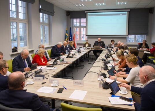 Kiedy bezpieczeństwo staje się konkretne. Powiat kędzierzyńsko-kozielski liczy miliony na ochronę ludzi