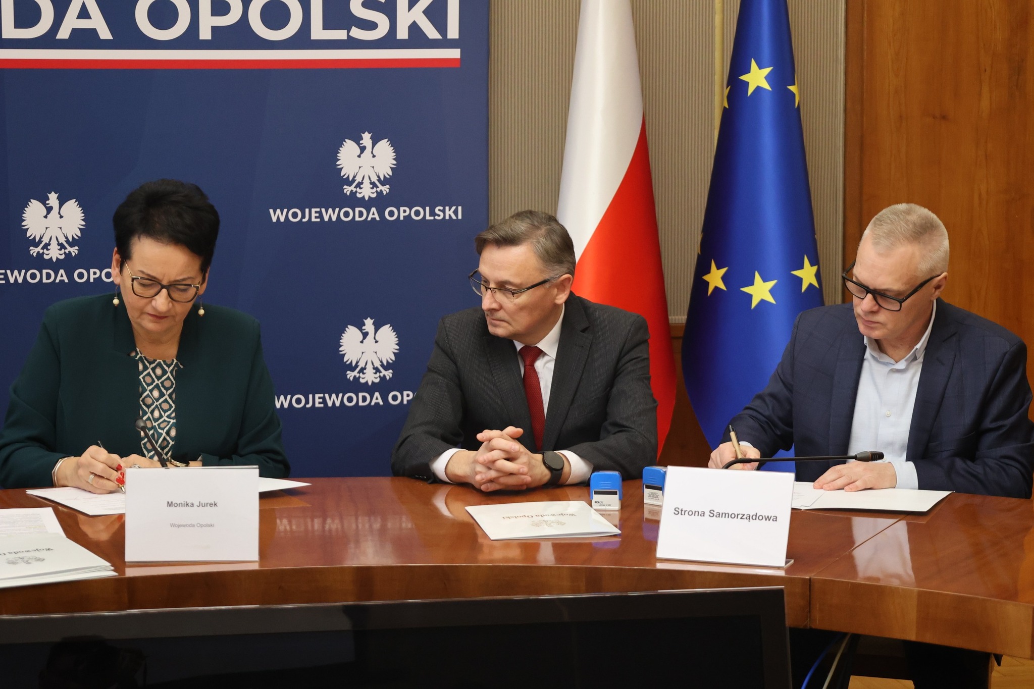 Kolejne miliony na odbudowę po powodzi. Samorządy z Głubczyc, Prudnika i Grodkowa podpisały nowe umowy