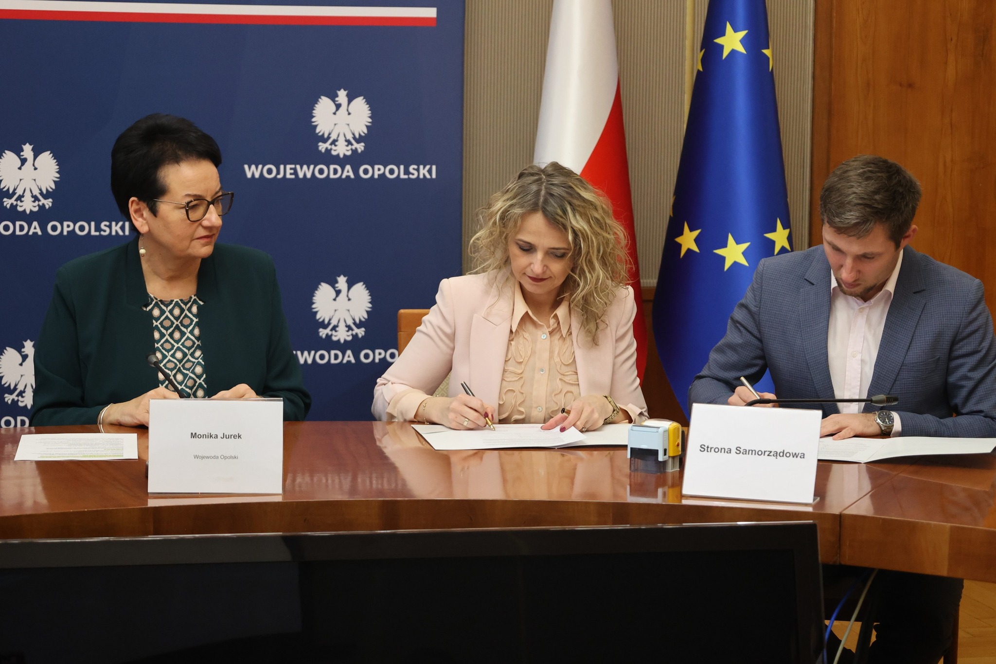 Kolejne miliony na odbudowę po powodzi. Samorządy z Głubczyc, Prudnika i Grodkowa podpisały nowe umowy