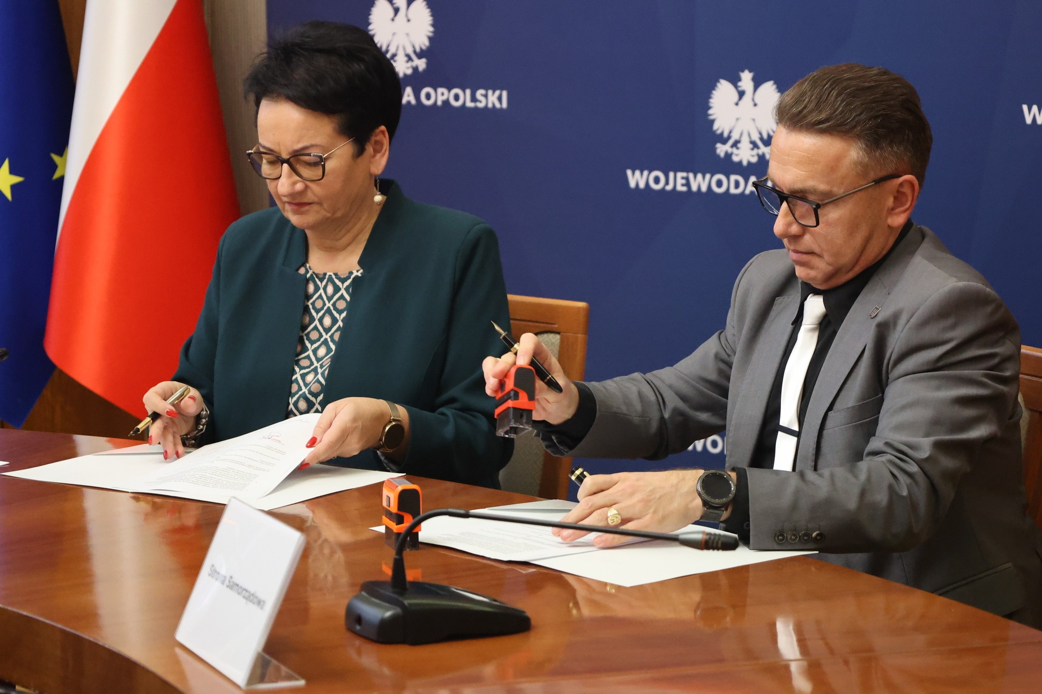 Kolejne miliony na odbudowę po powodzi. Samorządy z Głubczyc, Prudnika i Grodkowa podpisały nowe umowy