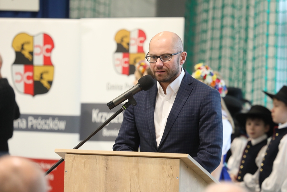 Mikołajkowy przeskok cywilizacyjny: nowa hala sportowa w Ligocie Prószkowskiej otwarta!