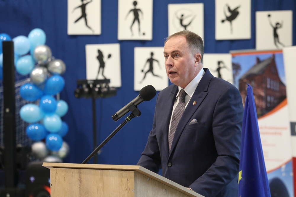 Mikołajkowy przeskok cywilizacyjny: nowa hala sportowa w Ligocie Prószkowskiej otwarta!