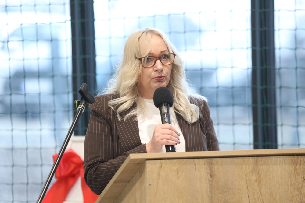 Mikołajkowy przeskok cywilizacyjny: nowa hala sportowa w Ligocie Prószkowskiej otwarta!