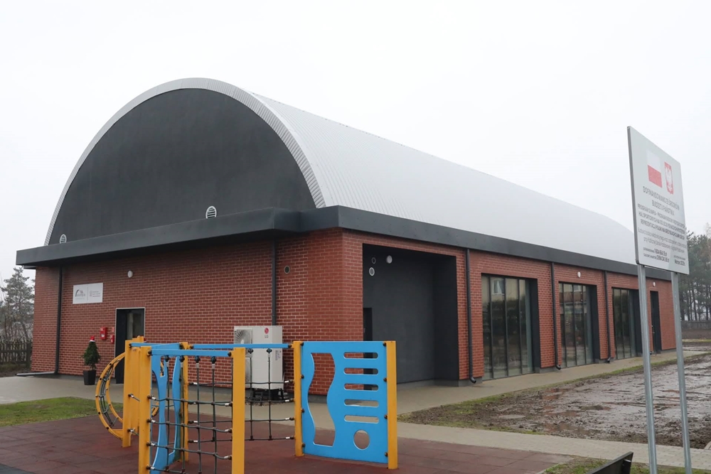 Mikołajkowy przeskok cywilizacyjny: nowa hala sportowa w Ligocie Prószkowskiej otwarta!