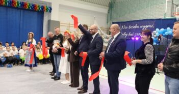 Mikołajkowy przeskok cywilizacyjny: nowa hala sportowa w Ligocie Prószkowskiej otwarta!