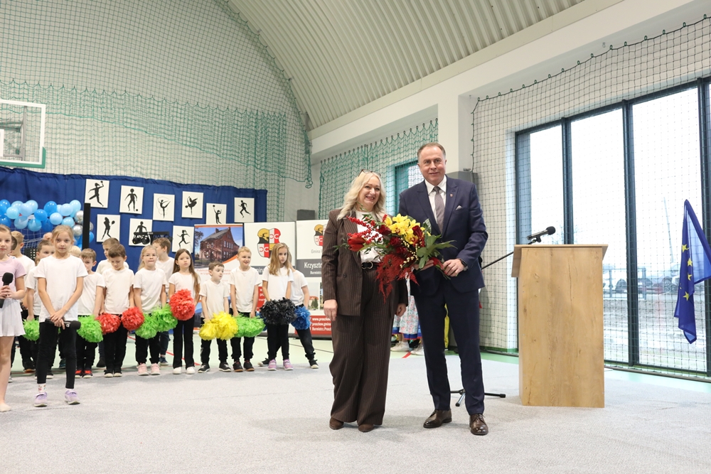 Mikołajkowy przeskok cywilizacyjny: nowa hala sportowa w Ligocie Prószkowskiej otwarta!