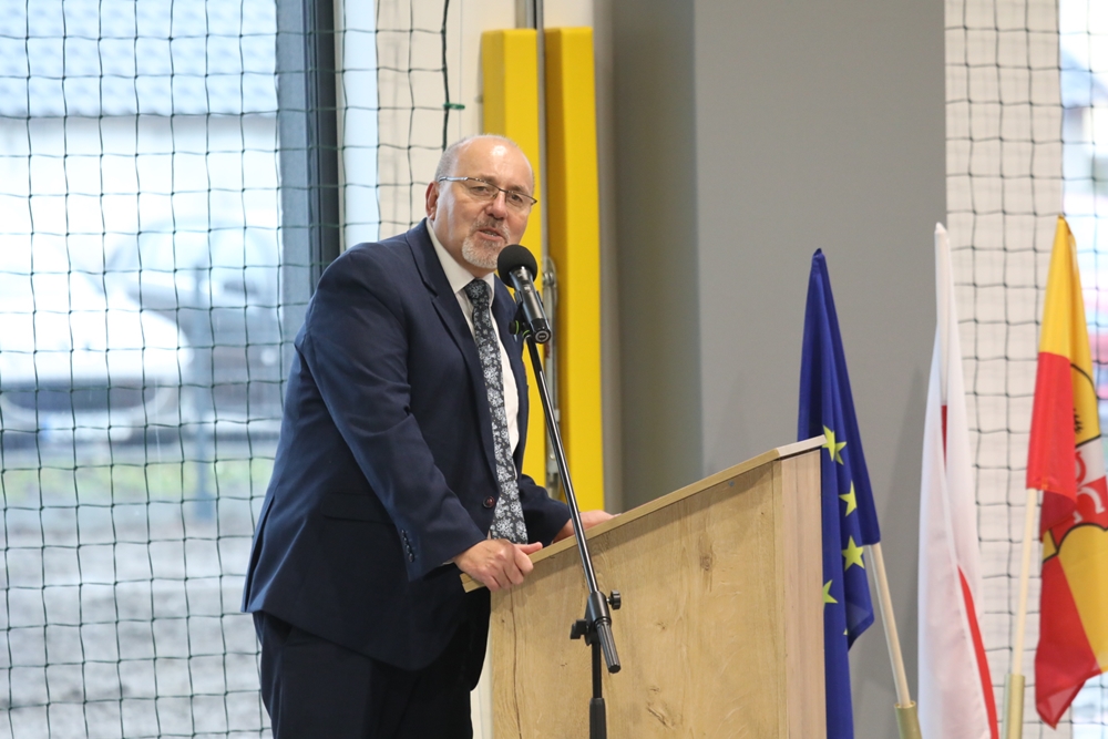 Mikołajkowy przeskok cywilizacyjny: nowa hala sportowa w Ligocie Prószkowskiej otwarta!