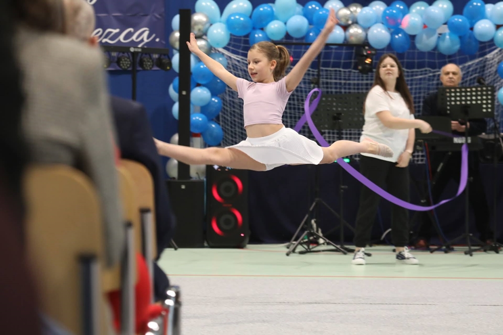 Mikołajkowy przeskok cywilizacyjny: nowa hala sportowa w Ligocie Prószkowskiej otwarta!