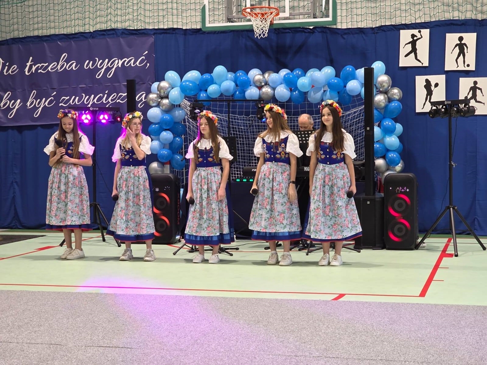 Mikołajkowy przeskok cywilizacyjny: nowa hala sportowa w Ligocie Prószkowskiej otwarta!