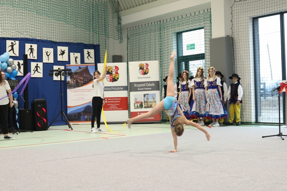 Mikołajkowy przeskok cywilizacyjny: nowa hala sportowa w Ligocie Prószkowskiej otwarta!