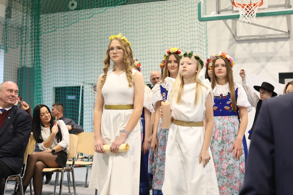 Mikołajkowy przeskok cywilizacyjny: nowa hala sportowa w Ligocie Prószkowskiej otwarta!