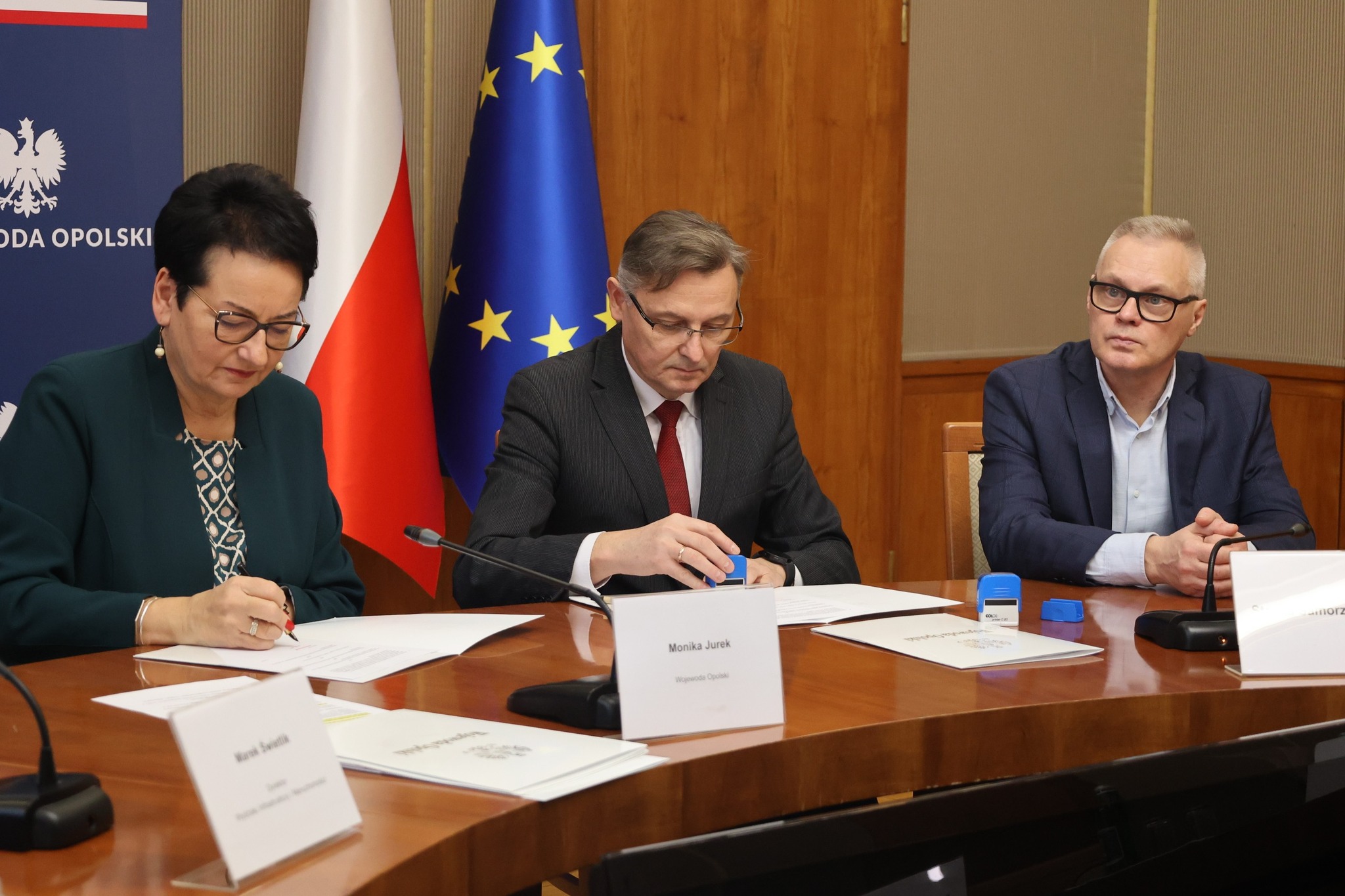 Kolejne miliony na odbudowę po powodzi. Samorządy z Głubczyc, Prudnika i Grodkowa podpisały nowe umowy