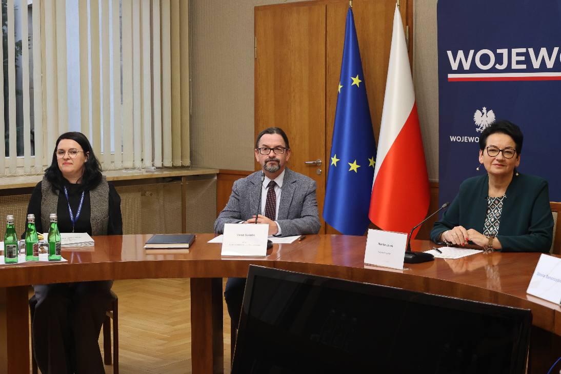 Kolejne miliony na odbudowę po powodzi. Samorządy z Głubczyc, Prudnika i Grodkowa podpisały nowe umowy