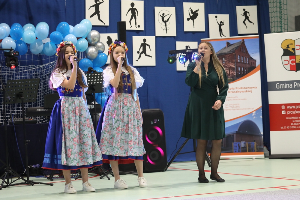 Mikołajkowy przeskok cywilizacyjny: nowa hala sportowa w Ligocie Prószkowskiej otwarta!