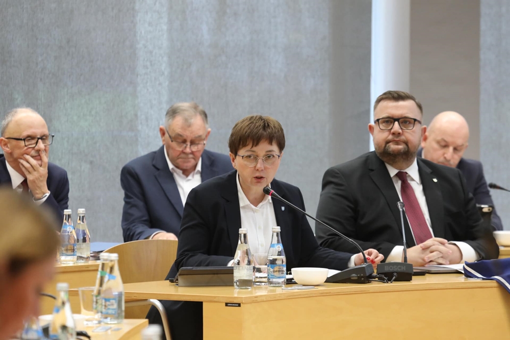 Światło, apel i budżet. Ostatnia sesja roku