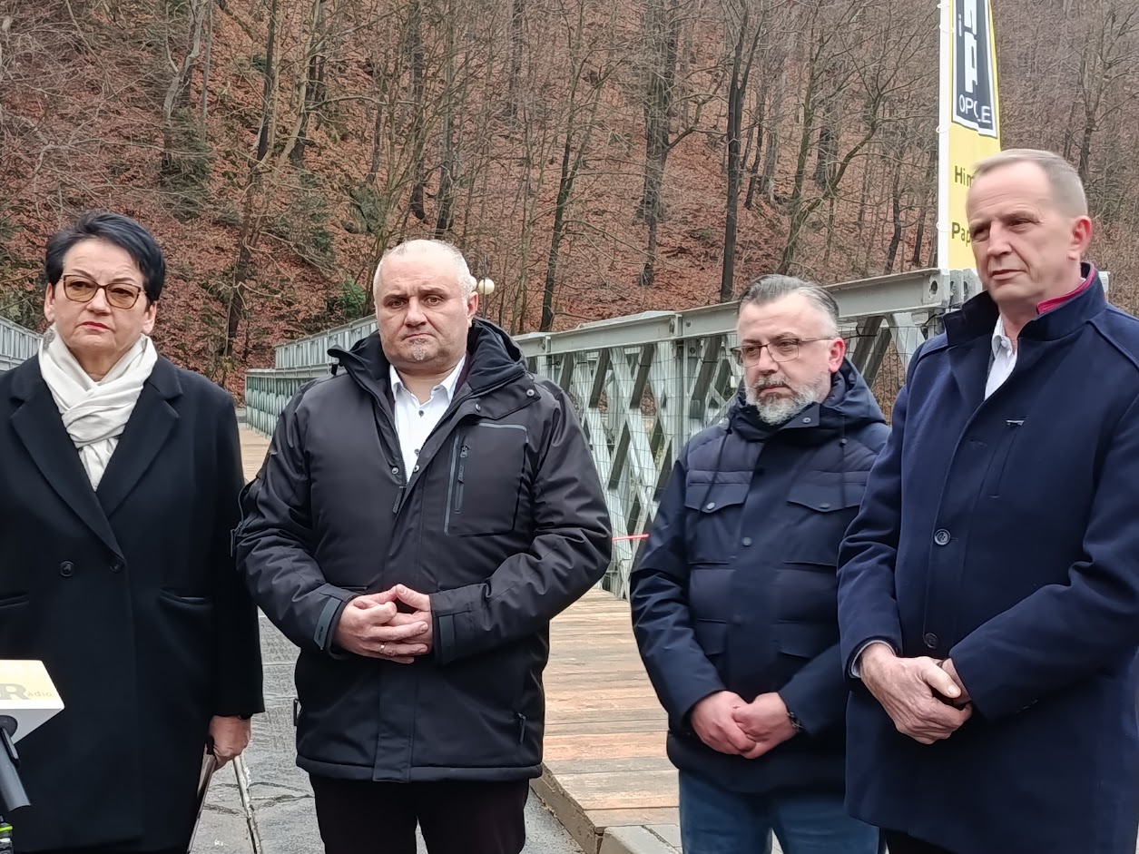 Most, który spiął Głuchołazy. I nerwy mieszkańców