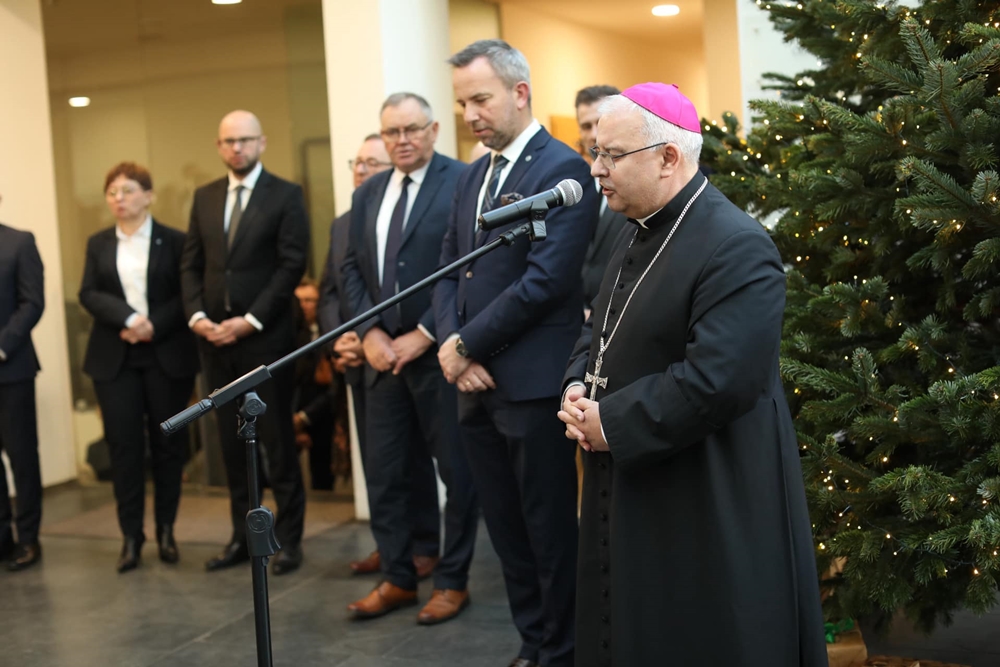 Światło, apel i budżet. Ostatnia sesja roku