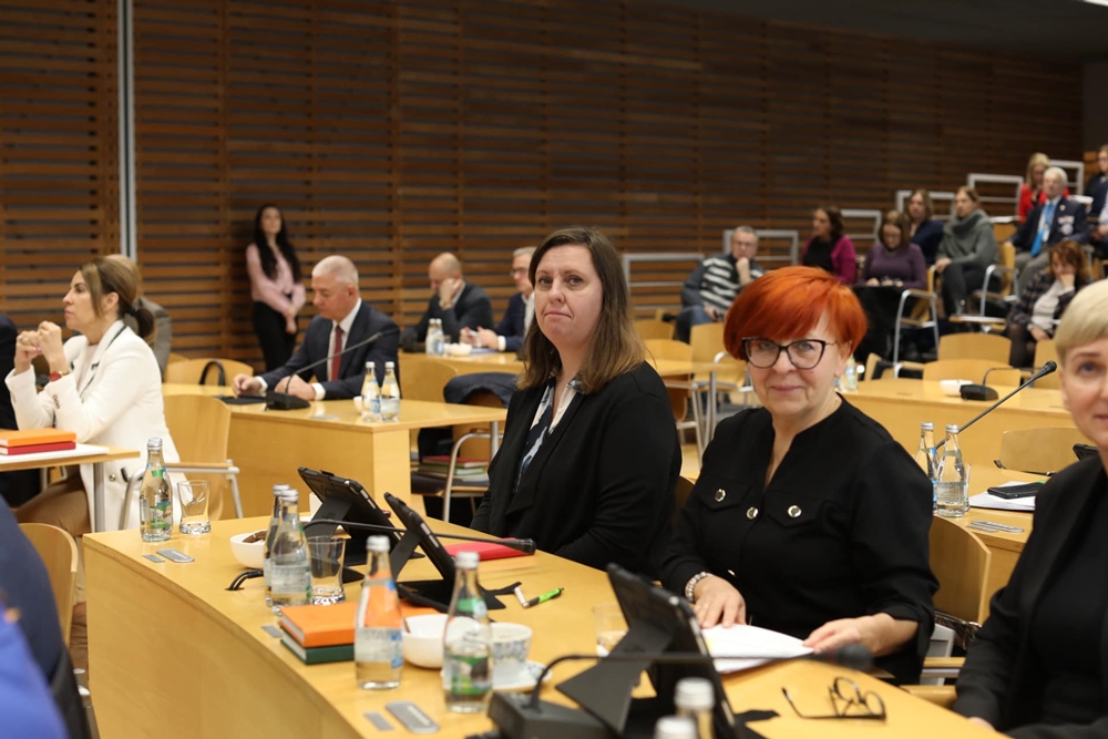 Światło, apel i budżet. Ostatnia sesja roku