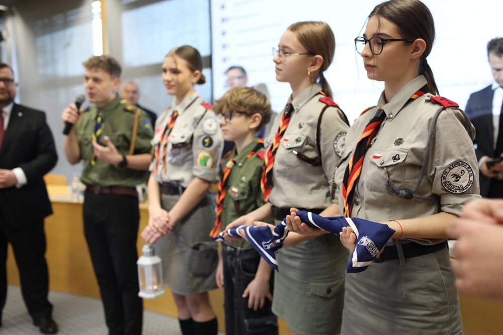 Światło, apel i budżet. Ostatnia sesja roku