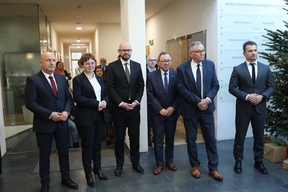 Światło, apel i budżet. Ostatnia sesja roku