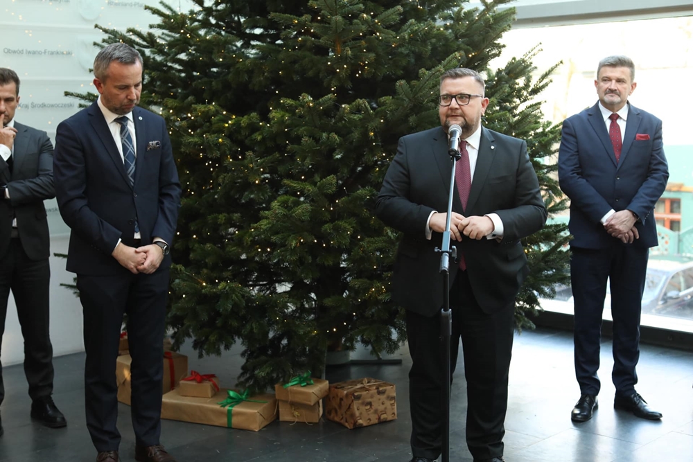 Światło, apel i budżet. Ostatnia sesja roku