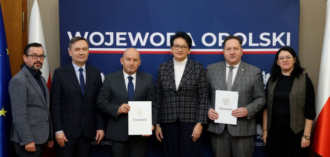 Ponad 1,5 mln zł na odbudowę dróg po powodzi. Wojewoda Opolska podpisała umowy dotacyjne Ponad 1,5 mln zł na odbudowę dróg po powodzi. Wojewoda Opolska podpisała umowy dotacyjne