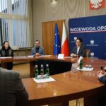 Ponad 1,5 mln zł na odbudowę dróg po powodzi. Wojewoda Opolska podpisała umowy dotacyjne