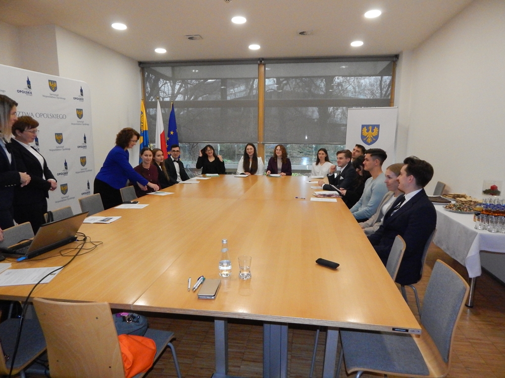 Opolskie stawia na młodych lekarzy – region, który nie chce czekać w kolejce