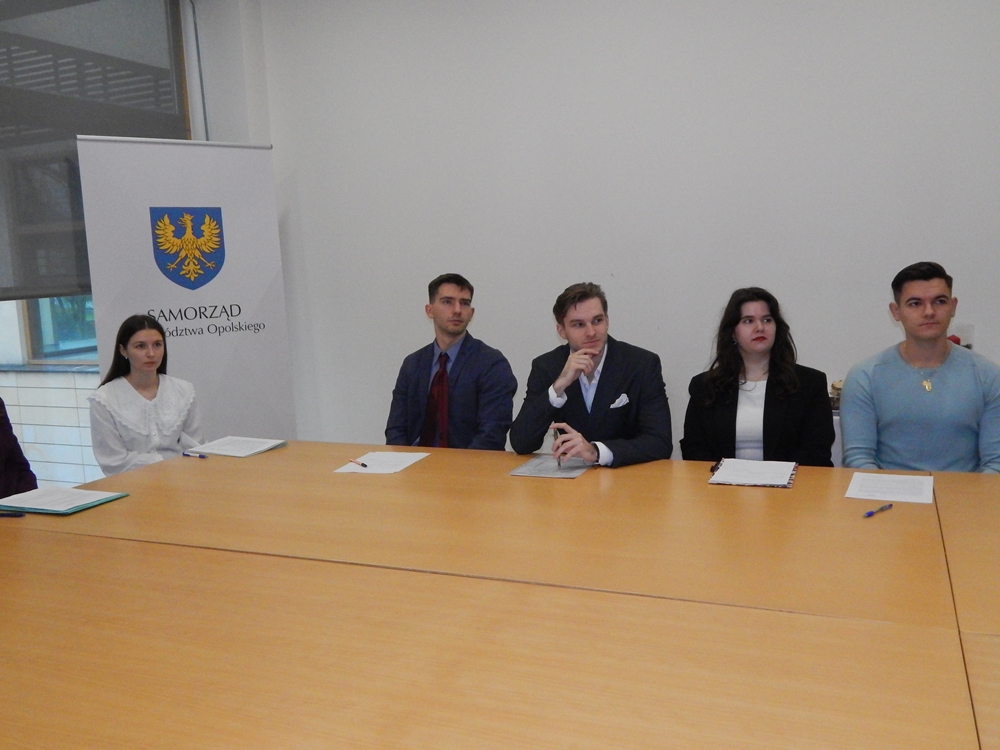 Opolskie stawia na młodych lekarzy – region, który nie chce czekać w kolejce