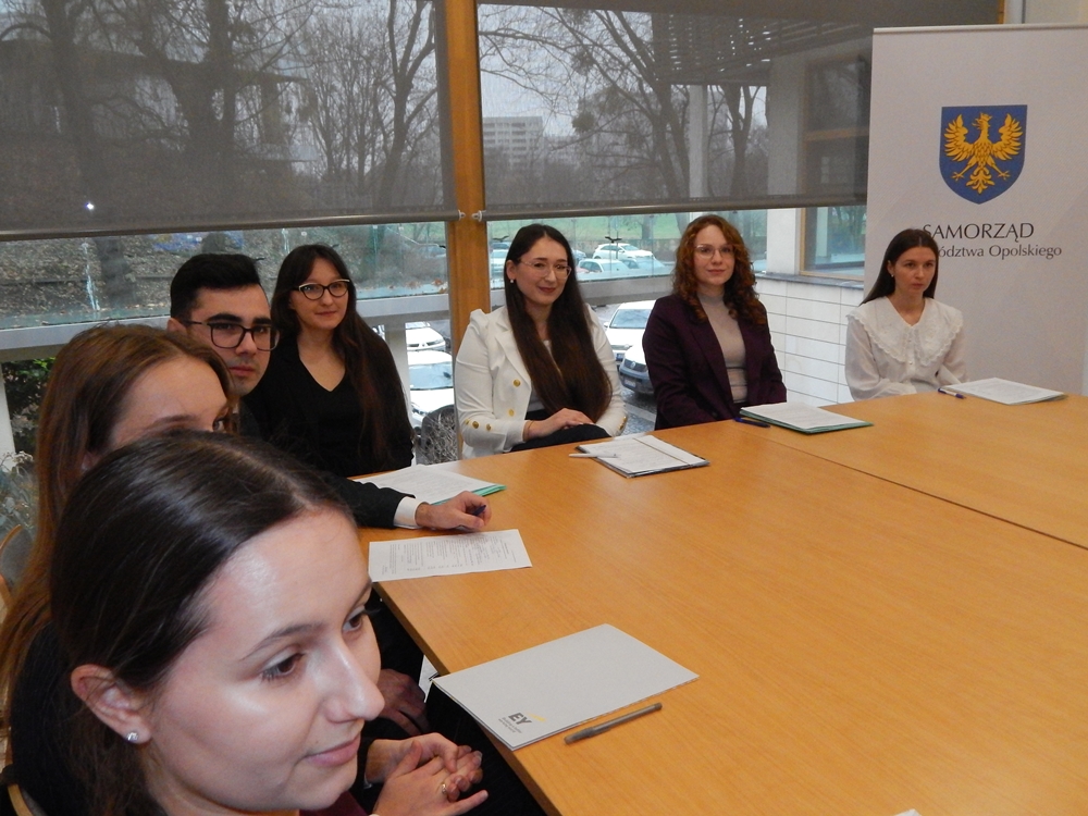 Opolskie stawia na młodych lekarzy – region, który nie chce czekać w kolejce