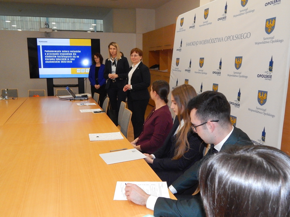 Opolskie stawia na młodych lekarzy – region, który nie chce czekać w kolejce