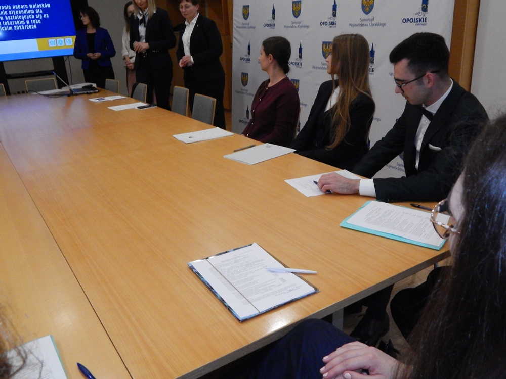 Opolskie stawia na młodych lekarzy – region, który nie chce czekać w kolejce