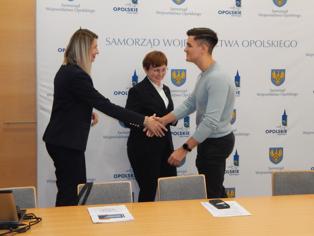 Opolskie stawia na młodych lekarzy – region, który nie chce czekać w kolejce