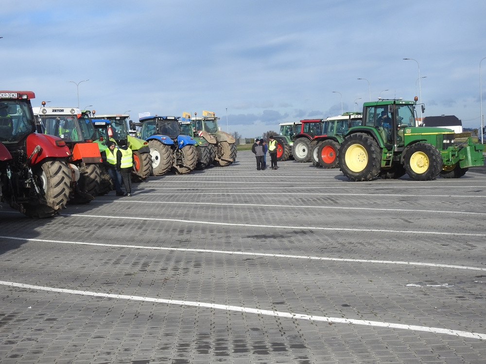 Ciągniki, flagi i gniew 