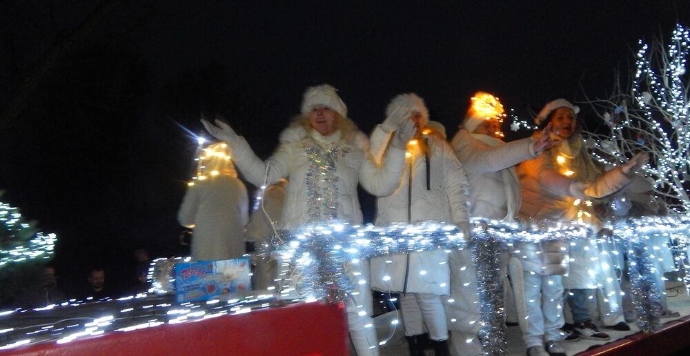 Piernikowy korow&oacute;d i światła życzliwości. Gdzie? Oczywiście w Chr&oacute;ścicach