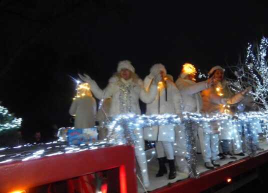 Piernikowy korowód i światła życzliwości. Gdzie? Oczywiście w Chróścicach