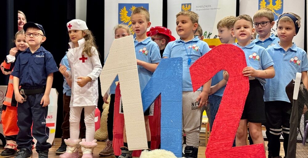 Przedszkolaki na posterunku. Strzelce Opolskie uczą najmłodszych jak być bohaterami Przedszkolaki na posterunku. Strzelce Opolskie uczą najmłodszych jak być bohaterami