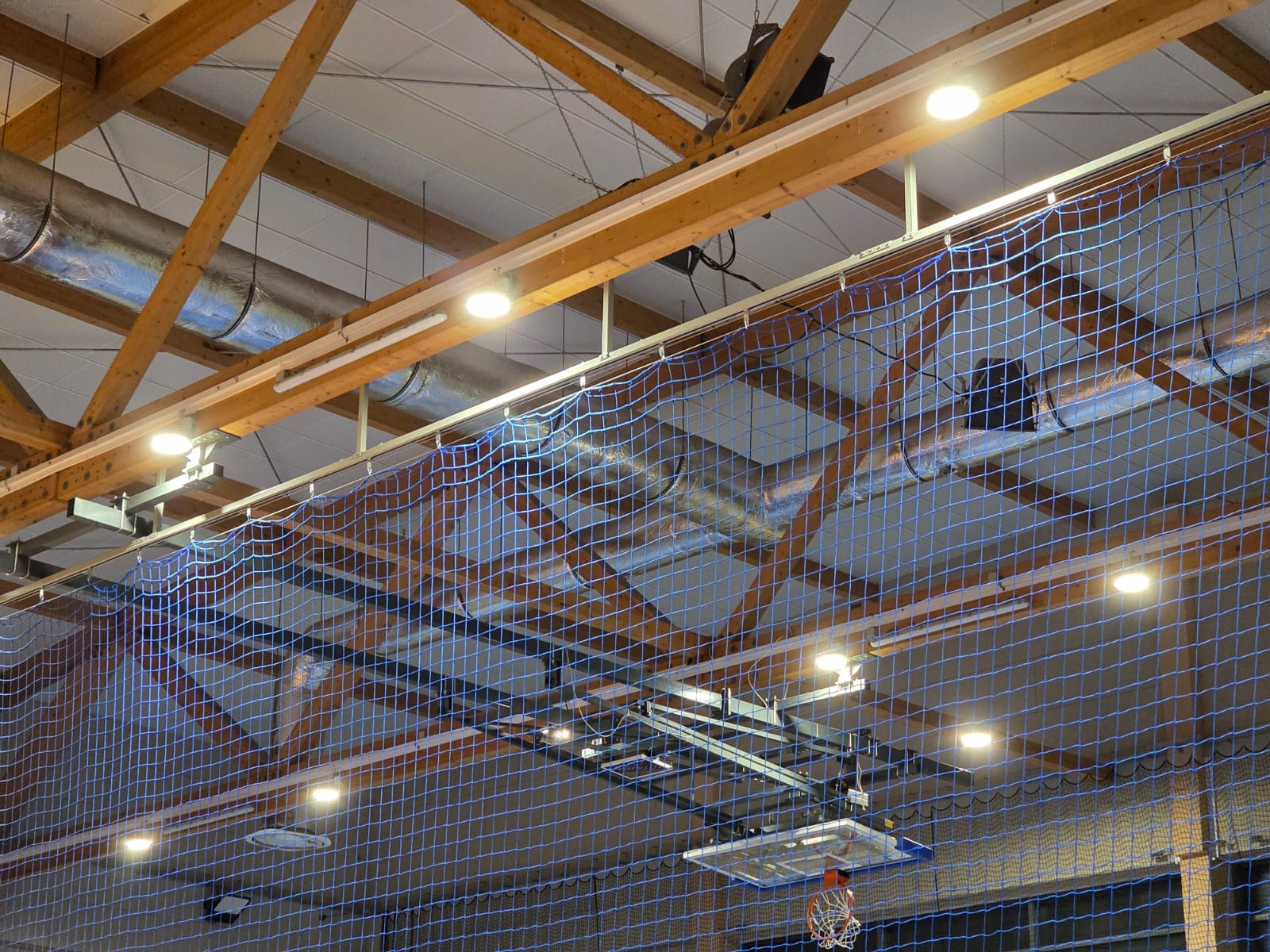 Hala sportowa w Niemodlinie po pierwszym etapie modernizacji