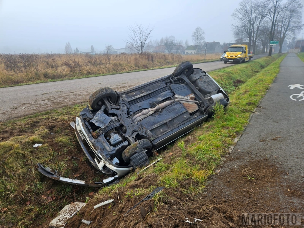 Kierująca toyotą dachowała w Kotorzu Małym, kobieta trafiła do szpitala