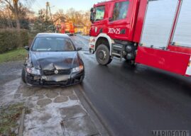 Kierująca fiatem wjechała w barierki mostu w Luboszycach